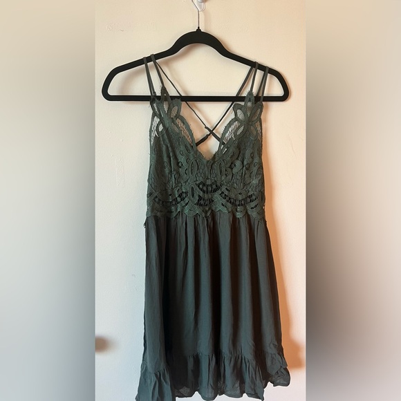 Size L Francesca’s Green Lace Dress - Picture 2 of 5
